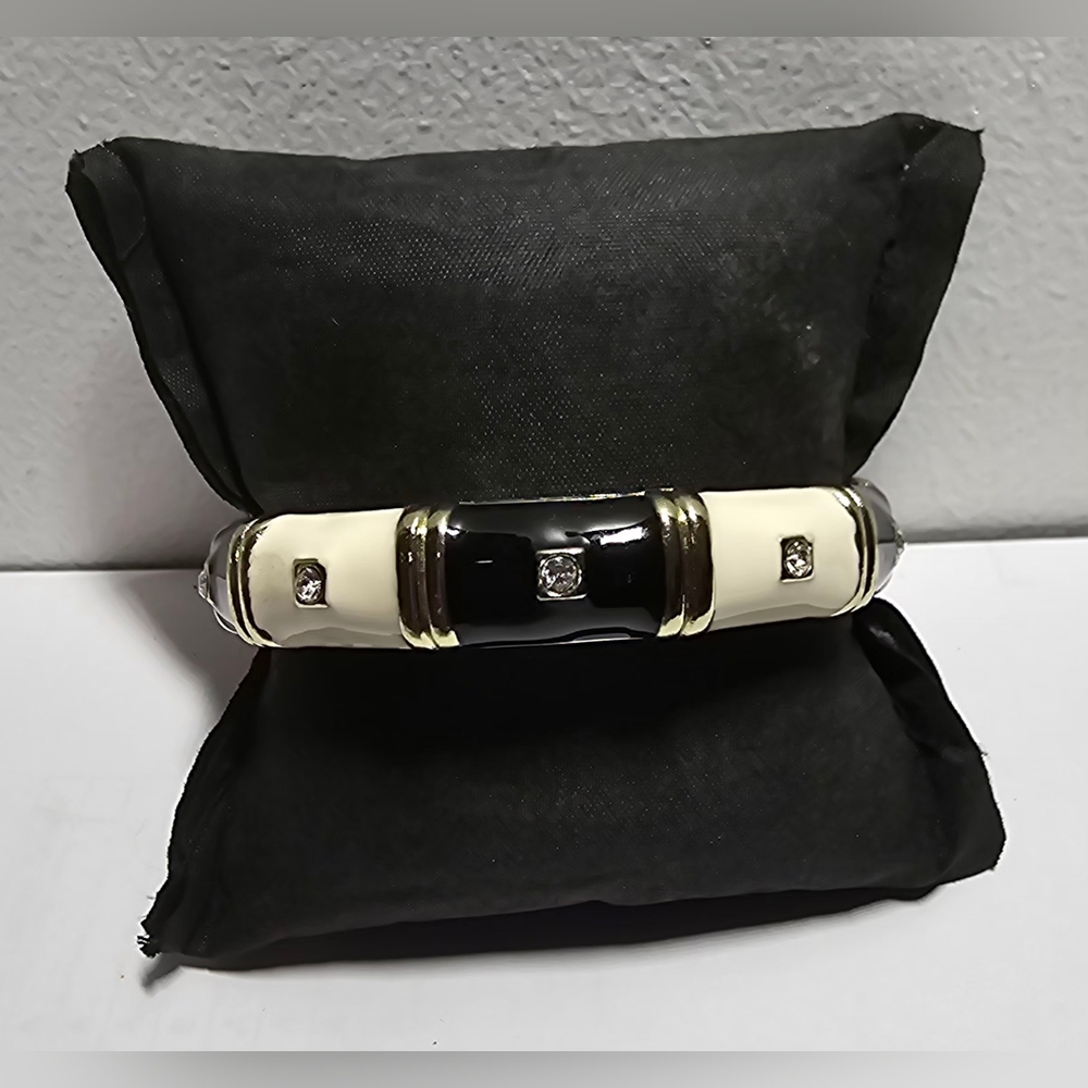 Elegant Luxury 1990s Black and Cream Bracelet with Gold Accents